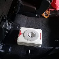 Toyota Hilux SW4 - Instalación subwoofer DS18 bajo asiento